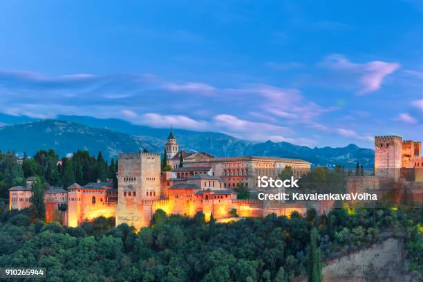 Foto de Alhambra À Noite Em Granada Andaluzia Espanha e mais fotos de stock de Alhambra - Granada - Alhambra - Granada, Granada - Espanha, Espanha