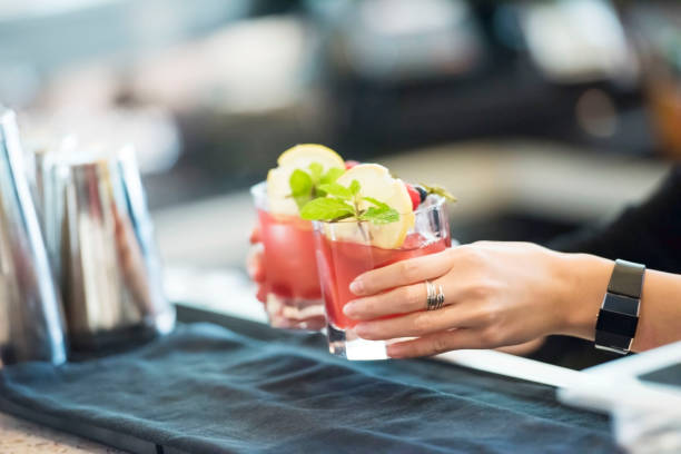 istock Cocktails at the bar 910269592