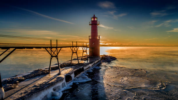 istock Greatlakes Lighthouse in frozen winter temperatures 910283420
