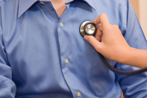 istock Female Doctor examining male patient. 910293012
