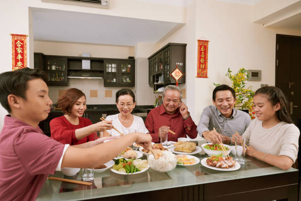 istock Family celebrating New Year 910325498