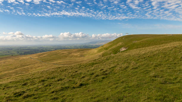 paragliding in the yorkshire dales, uk - kirkby stephen imagens e fotografias de stock