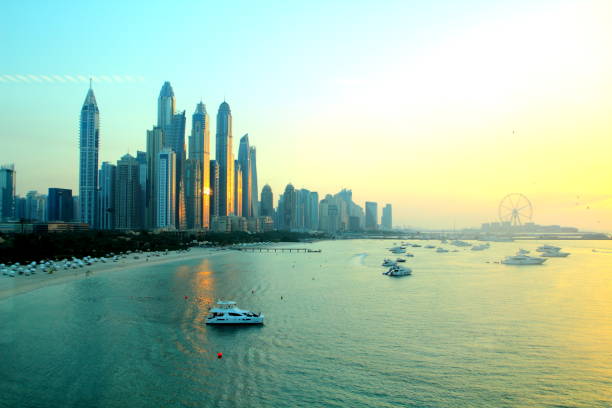 panoramę dubaju, gdy zachodzi słońce - united arab emirates luxury dubai hotel zdjęcia i obrazy z banku zdjęć