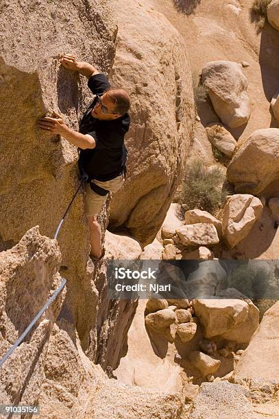 Arrampicatajoshua Tree - Fotografie stock e altre immagini di Adulto - Adulto, Agilità, Albero