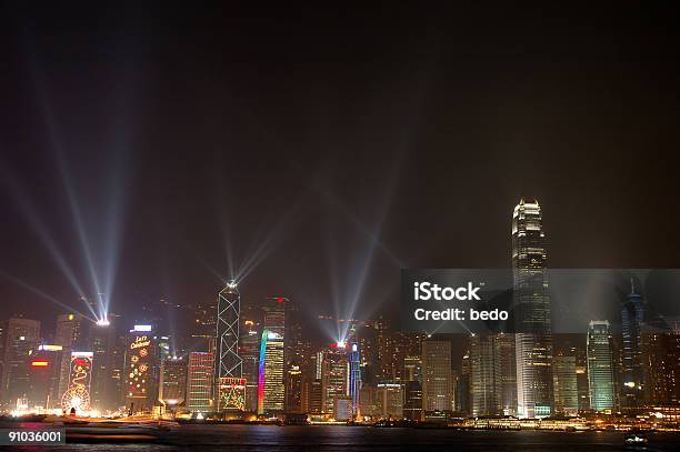 Cena Noturna Do Horizonte De Hong Kong - Fotografias de stock e mais imagens de Ao Ar Livre - Ao Ar Livre, Arquitetura, Arranha-céu
