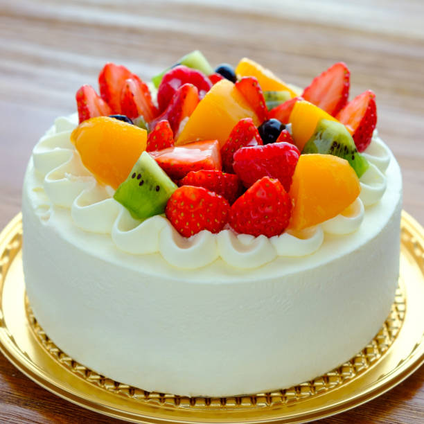 istock Cake with exotic fruits over wooden background 910363978