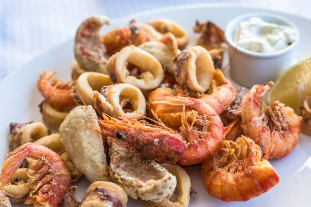 Mixed deep-fried fish, shrimp and squid platter Mixed deep-fried fish, shrimp and squid platter fritter photos stock pictures, royalty-free photos & images