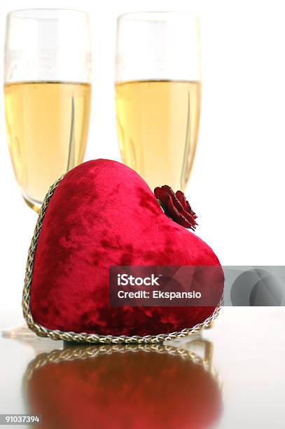 Romántico De Celebración Foto de stock y más banco de imágenes de Amor - Sentimiento - Amor - Sentimiento, Bebida, Bebida alcohólica