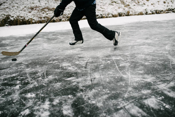 istock Winter hockey fun 910374150