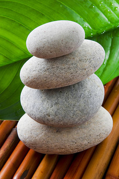 equilibrio - alternative therapy stone zen like nature fotografías e imágenes de stock