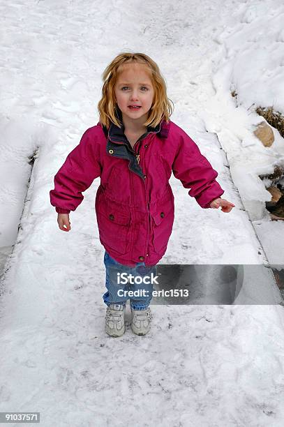 Tutti Da Solo - Fotografie stock e altre immagini di Aspirazione - Aspirazione, Bambine femmine, Bambino