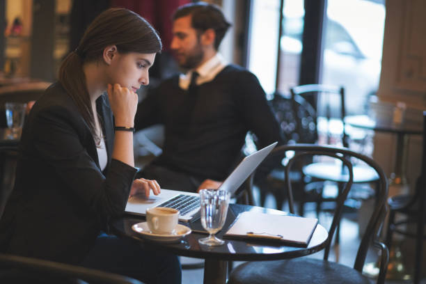 istock Young businesswoman working in restaurant 910383006