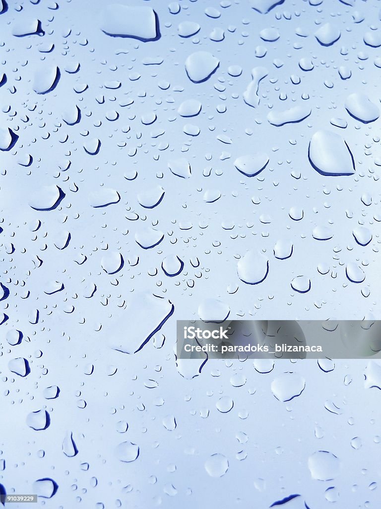 Raindrops на стекло окна - Стоковые фото Без людей роялти-фри