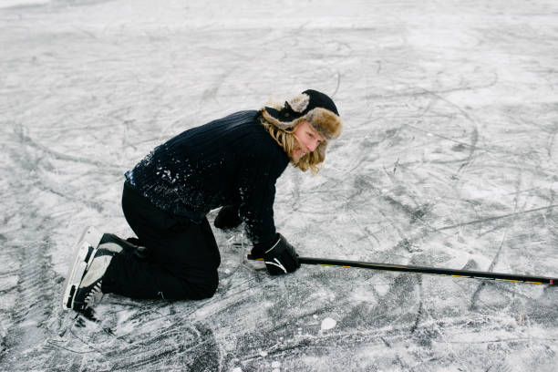 istock Winter hockey fun 910393910