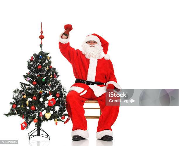 Santa Claus Y Árbol De Navidad Foto de stock y más banco de imágenes de Adulto - Adulto, Alegría, Amistad