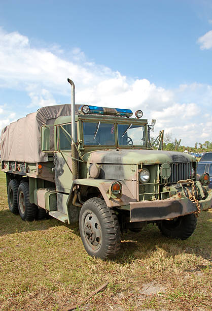 polícia militar fora de estrada de camiões - car individuality military 4x4 imagens e fotografias de stock