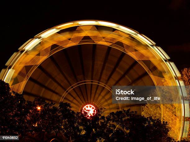 Noria Foto de stock y más banco de imágenes de Alegre - Alegre, Atracción de feria, Aventura