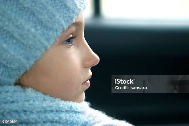 Красивая Маленькая Девочка — стоковые фотографии и другие картинки Автомобиль - Автомобиль, Время года, Глаз человека