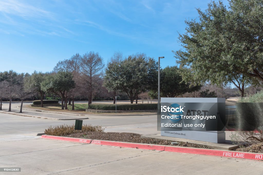 Entrance to AT&T Training Campus in Irving, Texas, USA Irving, Tx: Close-up AT&T Inc. logo the entrance to Training Campus, AT&T Center For Learning. An American multinational conglomerate holding company headquartered at Dallas, Texas Bell Stock Photo