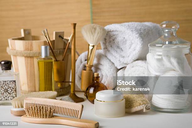 Varios Productos Para El Baño Foto de stock y más banco de imágenes de Cuarto de baño - Cuarto de baño, Mujeres, Accesorio personal