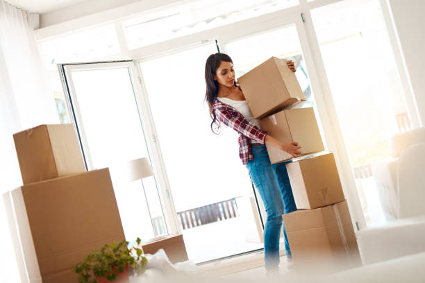 istock Organising her boxes for the move 910419266