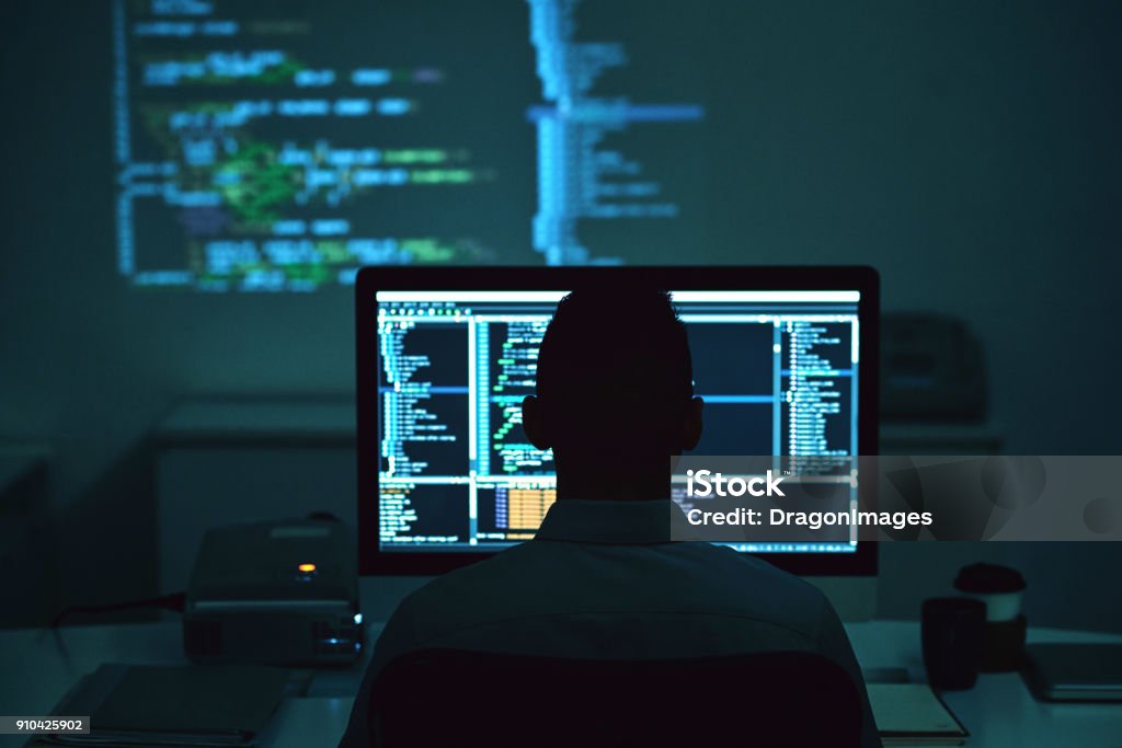 Programar Imagens Foto de Homem De Programação e mais fotos de stock de Codificação ...