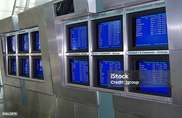 Información De Vuelos Foto de stock y más banco de imágenes de Aeropuerto - Aeropuerto, Azul, Azul real