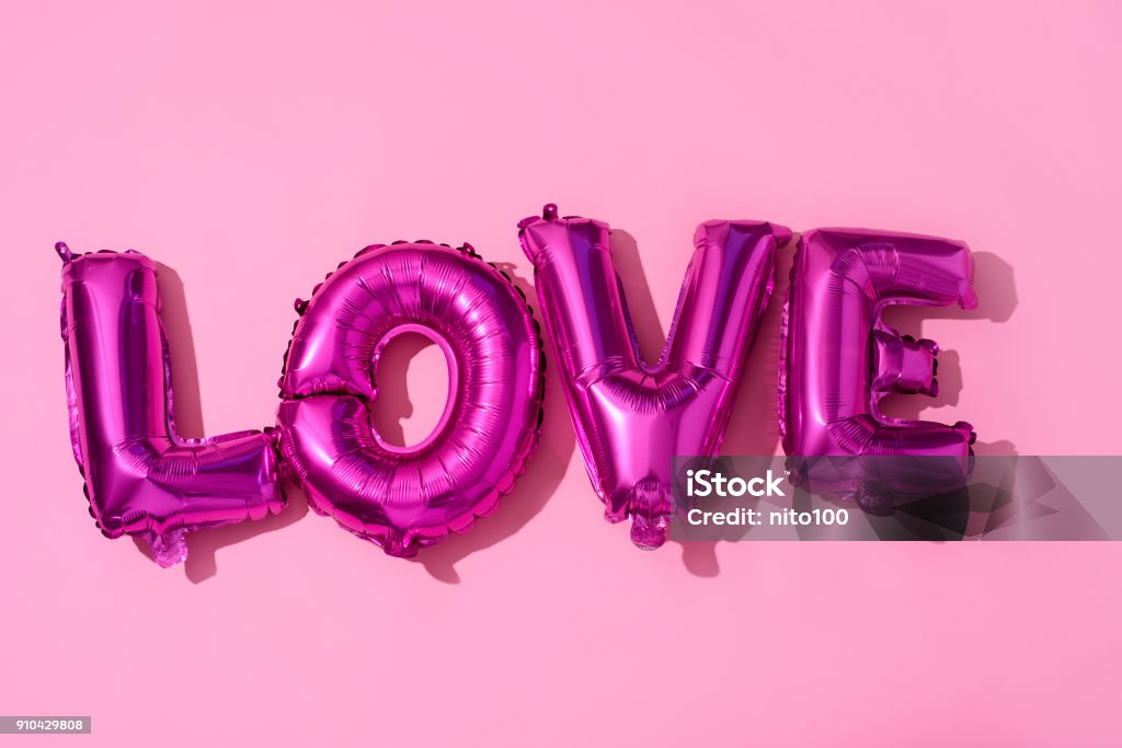 balões em forma de carta, formando a palavra amor - Foto de stock de Amor royalty-free