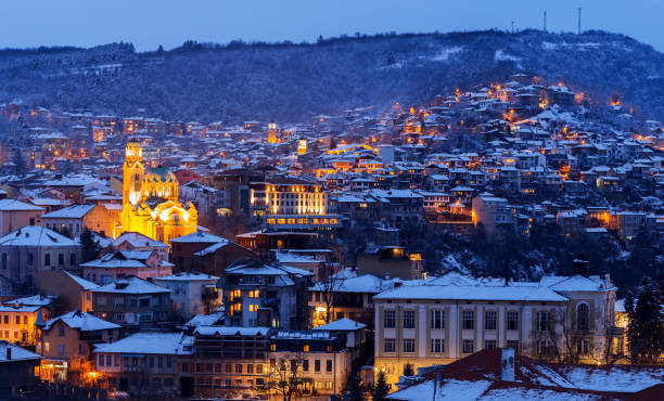 istock Night view from old town Veliko Tarnovo in Bulgaria 910429892