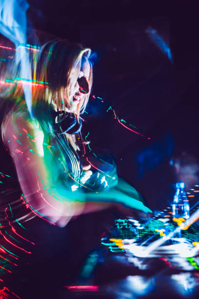 istock Young Woman DJ In Action on Turntables 910434416