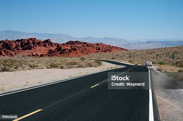 Пустыня На Лимузине — стоковые фотографии и другие картинки Автомобиль - Автомобиль, Без людей, Белый