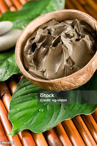 Closeup Of Bowl Of Spa Mud On Top Of Green Leaf Stock Photo - Download Image Now - Alternative Therapy, Bamboo - Material, Beauty