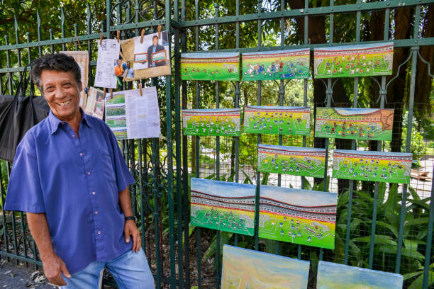 маноэль франсиско лопес де фариа рядом со своими картинами depecting - pele brazil стоковые фото и изображения