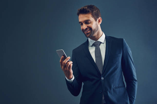 istock Getting positive updates straight from the office to his phone 910448346