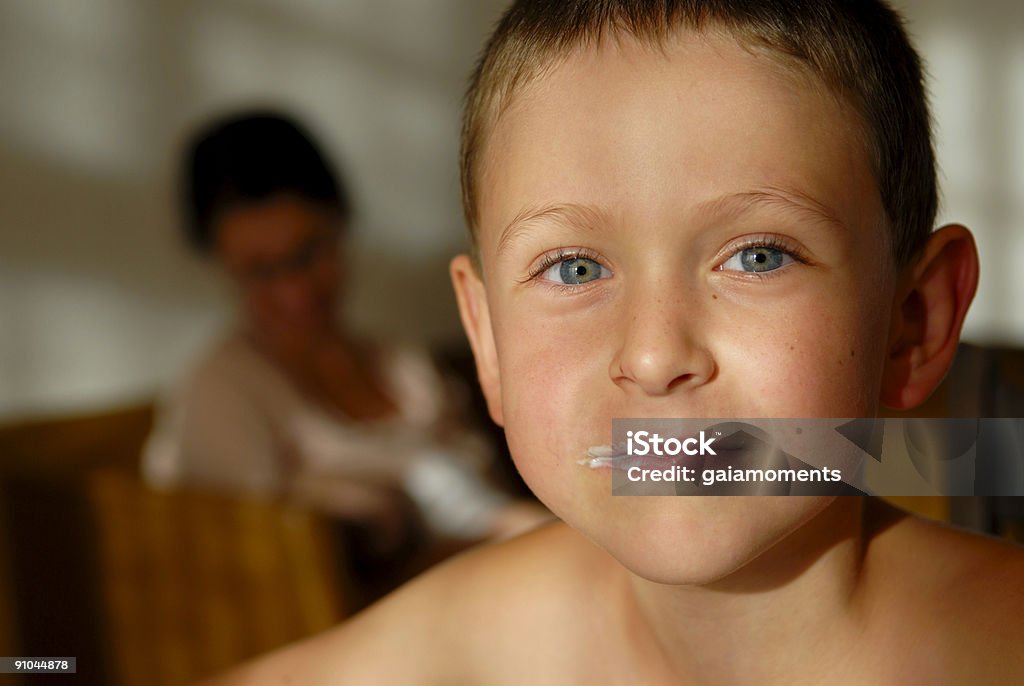 Yogur de comer - Foto de stock de 6-7 años libre de derechos