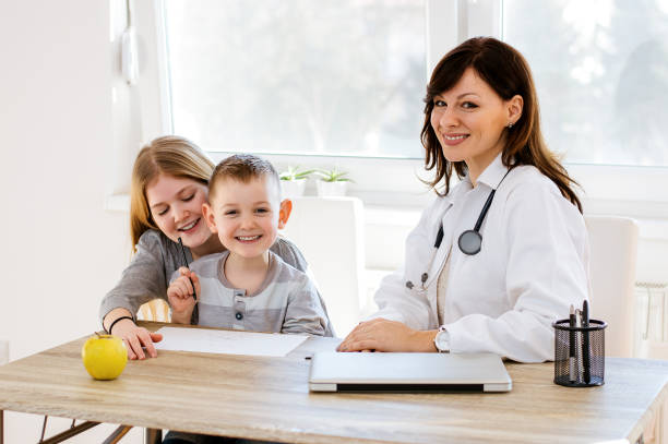 istock Brother and sister at doctor's office having fun 910449244