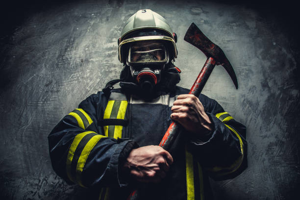 istock Rescue firefighter man in oxygen mask. 910471958