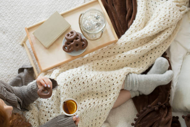 istock Woman drinking tea with lemon 910475140