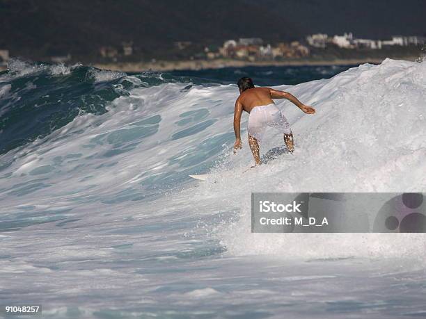 Práctica De Surf Foto de stock y más banco de imágenes de Actividad - Actividad, Actividades recreativas, Adulto