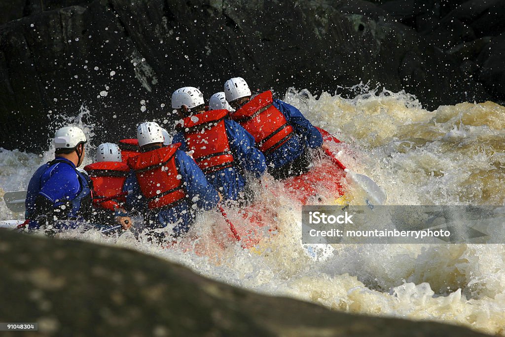 Strumień w dół - Zbiór zdjęć royalty-free (Rafting rzekami górskimi)