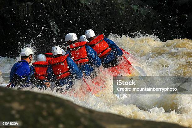 Fluxo De Entrada - Fotografias de stock e mais imagens de Rafting em Rápidos - Rafting em Rápidos, Ao Ar Livre, Barco com Vara