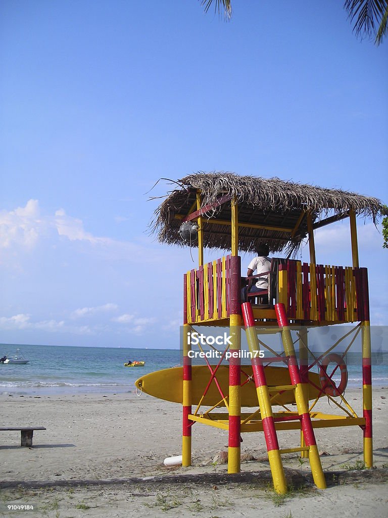 Protección de la vida en la playa - Foto de stock de Actividades recreativas libre de derechos