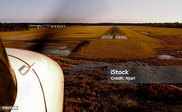 Cessnamarzo Landing Foto de stock y más banco de imágenes de Carolina del Sur - Carolina del Sur, Aeropuerto, Bajo - Estatura humana