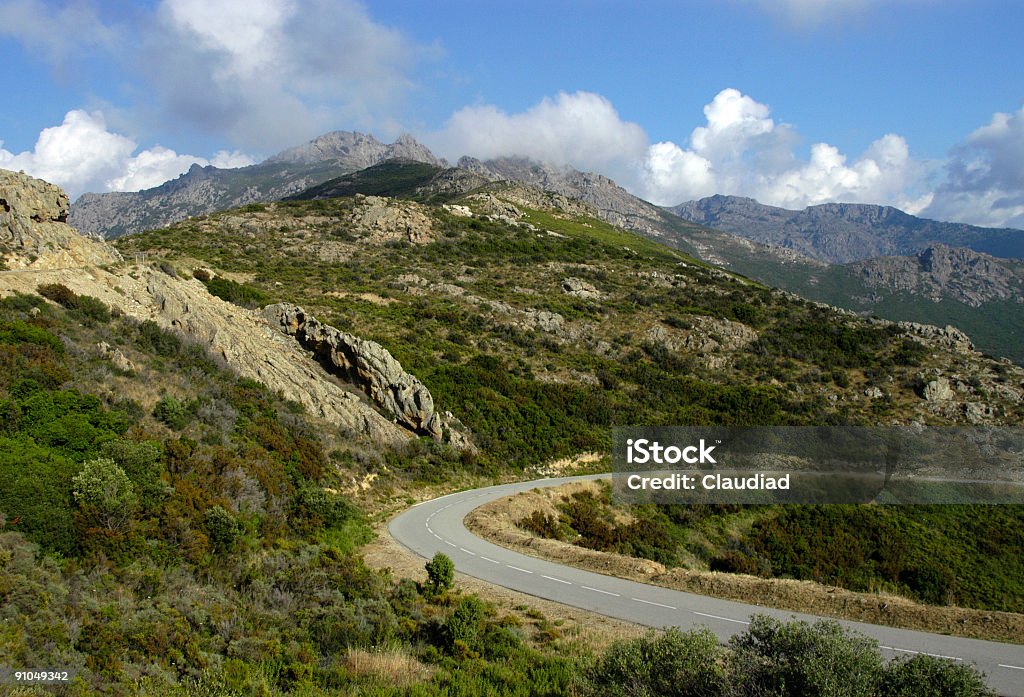 Route dans les montagnes - Photo de Arbre libre de droits