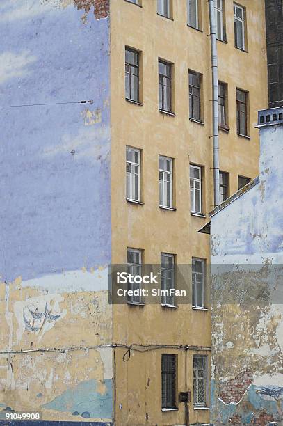 Боковой Стены Старого Здания — стоковые фотографии и другие картинки Бедность - Бедность, Без людей, Беспорядок