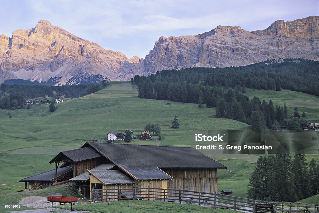 Montanhas Dolomitas Postal - Royalty-free Agricultura Foto de stock
