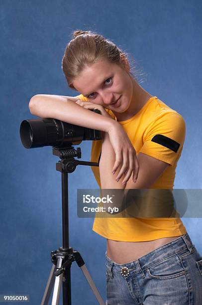 Russische Mädchen Mit Fotoausrüstung Stockfoto und mehr Bilder von Attraktive Frau - Attraktive Frau, Ausrüstung und Geräte, Erwachsene Person