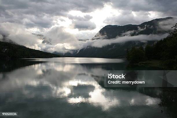 Lago Bohinj Com Céu Dramático - Fotografias de stock e mais imagens de Ambiente dramático - Ambiente dramático, Antecipação, Ao Ar Livre