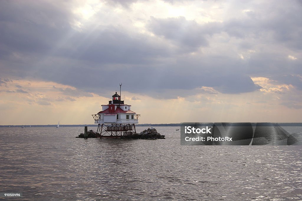 Thomas Point lighthouse pod Dramatyczne niebo - Zbiór zdjęć royalty-free (Latarnia morska)