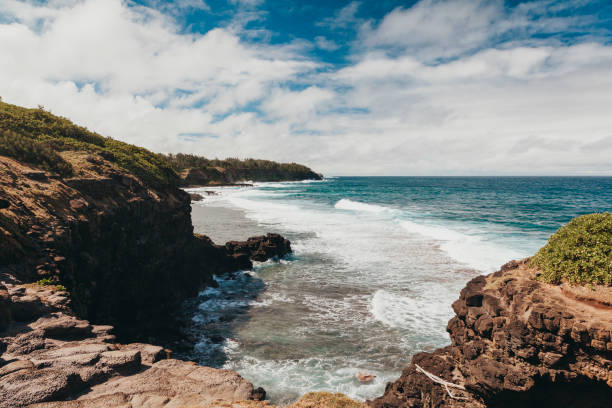 istock Open Indian Ocean view from the cliff of Mauritius Island 910507228